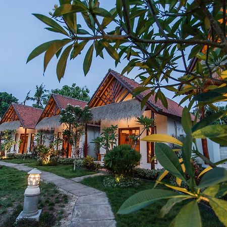 Camar Cottage & Hostel Toyapakeh Εξωτερικό φωτογραφία